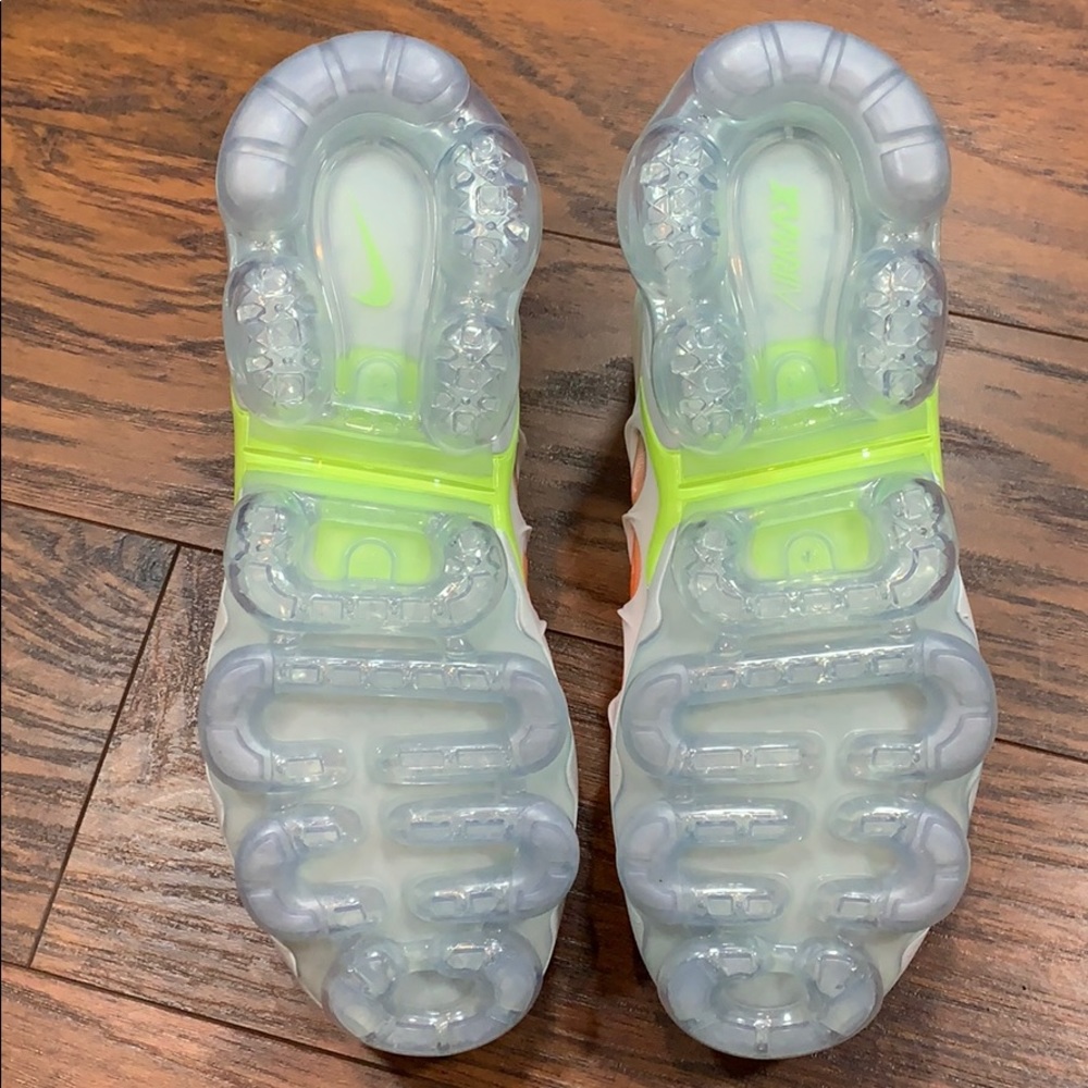WMNS AIR VAPORMAX PLUS - Picture 7 of 16